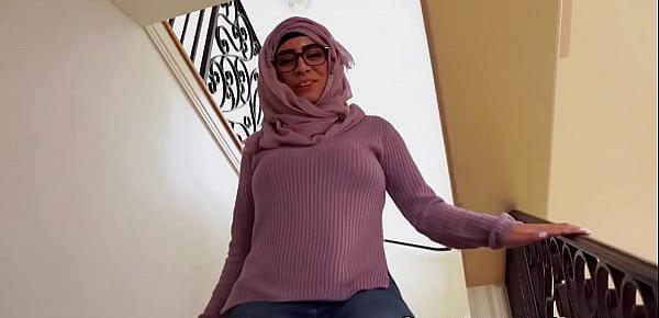 Arab mom rides cock while stepdaughter licks balls